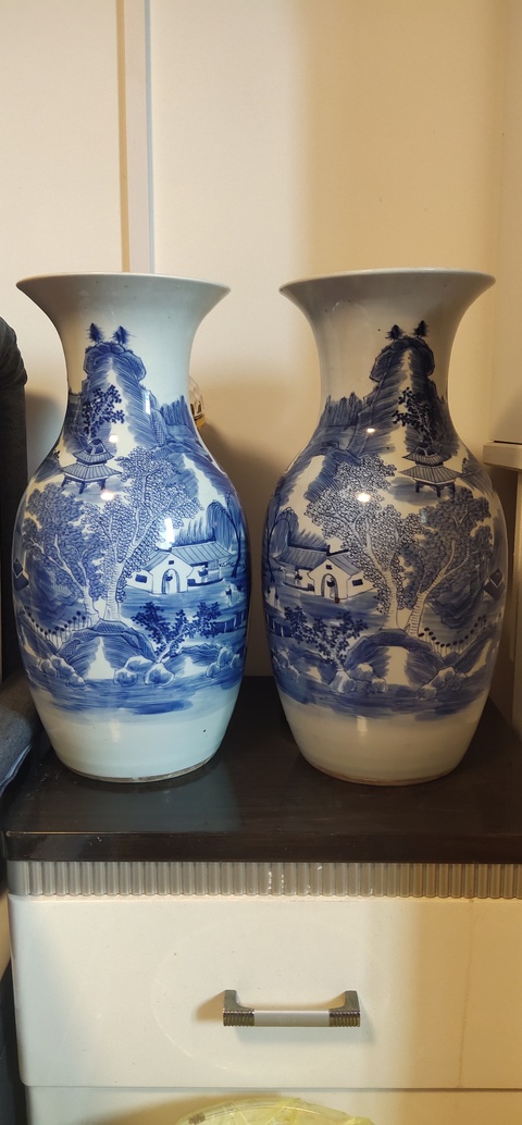 古玩陶瓷山水紋青花撇口瓶拍賣，當前價格9000元