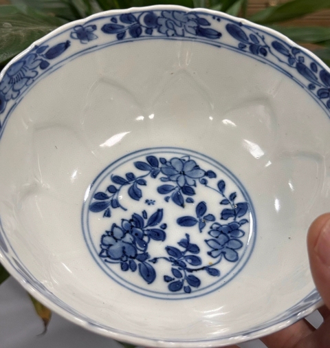 古玩陶瓷青花花卉紋碗真品鑒賞圖