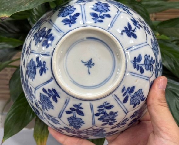 古玩陶瓷青花花卉紋碗真品鑒賞圖