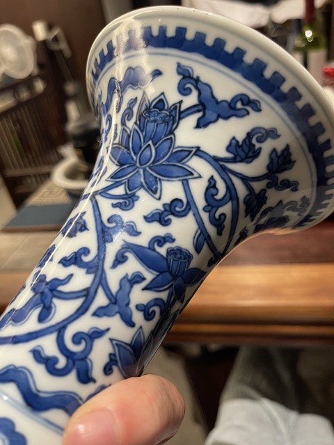 古玩陶瓷花卉紋青花花觚真品鑒賞圖