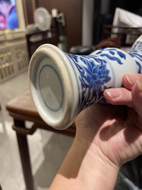 古玩陶瓷花卉紋青花花觚真品鑒賞圖