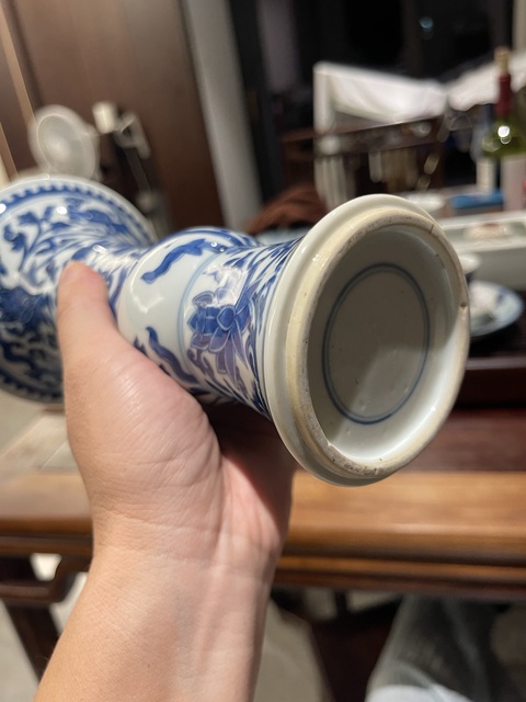 古玩陶瓷花卉紋青花花觚真品鑒賞圖