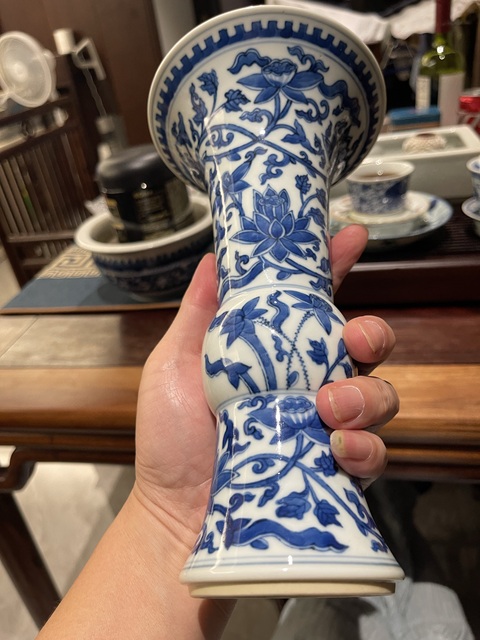 古玩陶瓷花卉紋青花花觚真品鑒賞圖