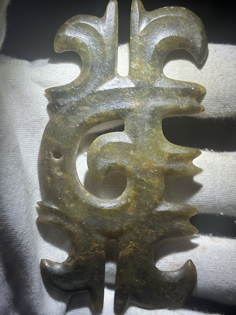 古玩玉器仿“紅山文化”勾云形佩真品鑒賞圖