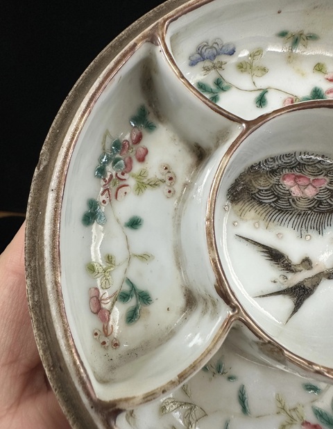 古玩陶瓷粉彩花卉蝴蝶紋調色盒真品鑒賞圖