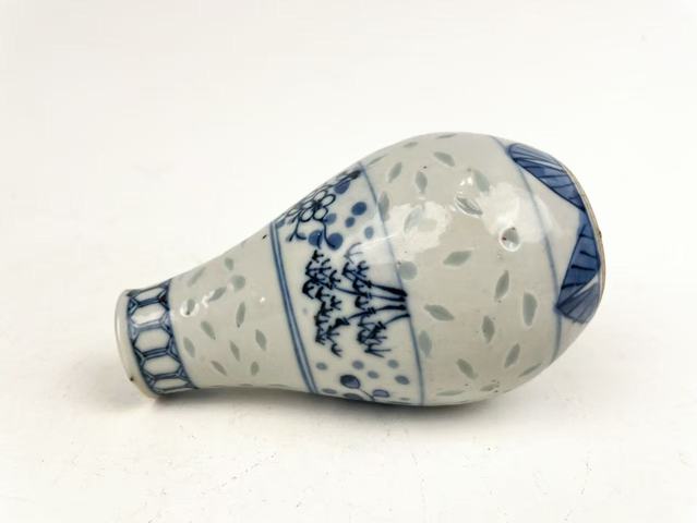 古玩陶瓷清晚期·青花鏤空松竹梅膽瓶拍賣，當前價格0元