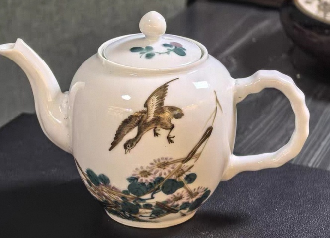 古玩陶瓷花鳥紋執壺真品鑒賞圖