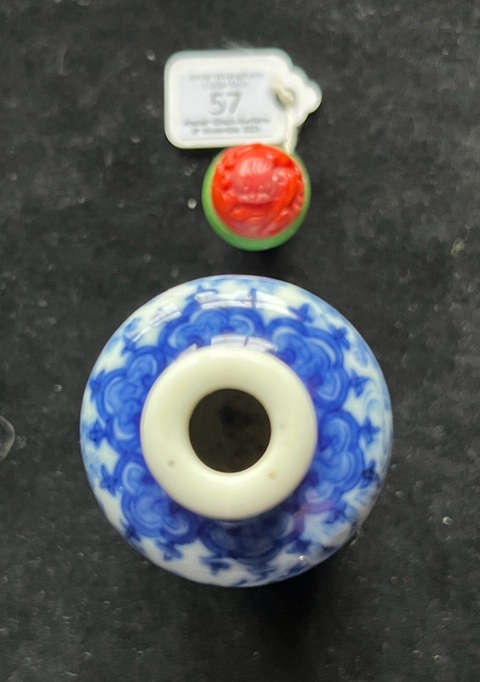 古玩陶瓷青花群猴圖鼻煙壺真品鑒賞圖