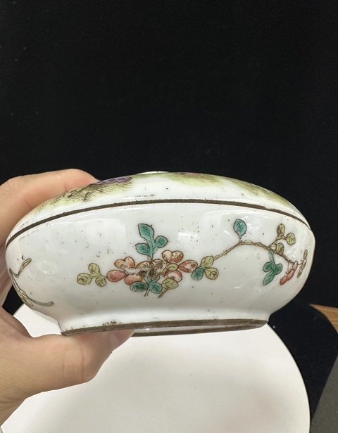 古玩陶瓷粉彩花卉蝴蝶紋調(diào)色盒拍賣(mài)，當(dāng)前價(jià)格3500元