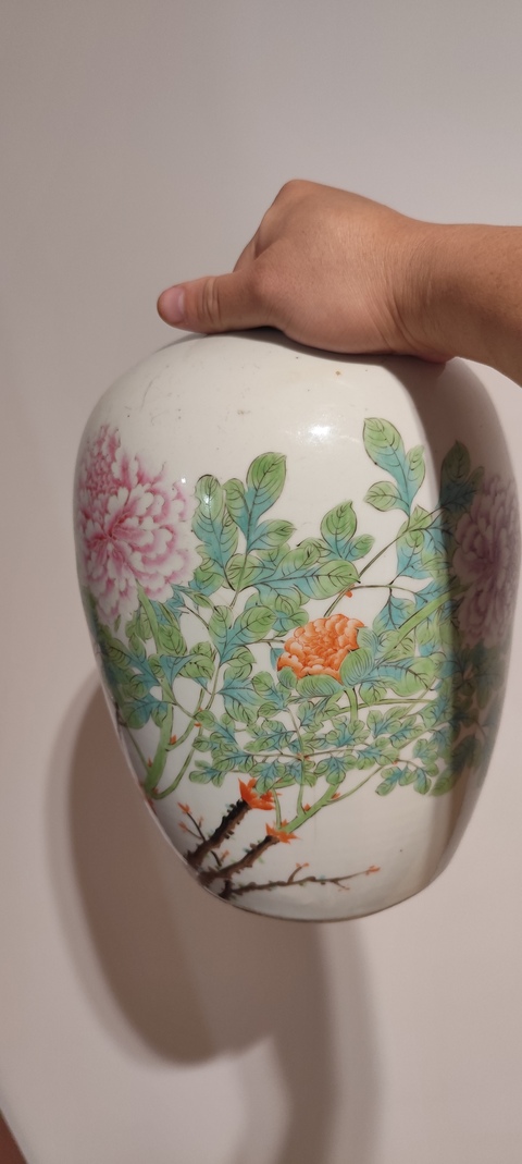 古玩陶瓷粉彩花卉紋罐真品鑒賞圖