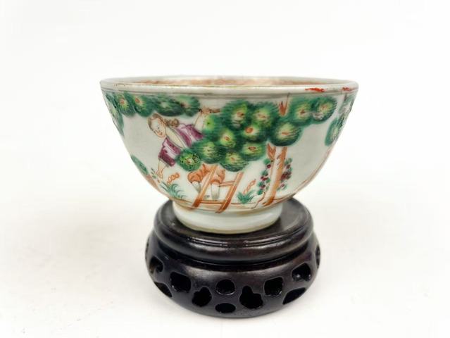 古玩陶瓷清乾隆·粉彩人物杯碟真品鑒賞圖