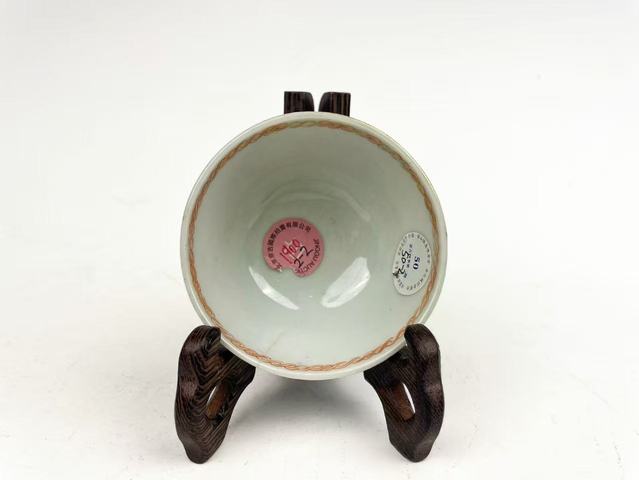 古玩陶瓷清乾隆·粉彩人物杯碟真品鑒賞圖