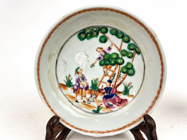 古玩陶瓷清乾隆·粉彩人物杯碟真品鑒賞圖