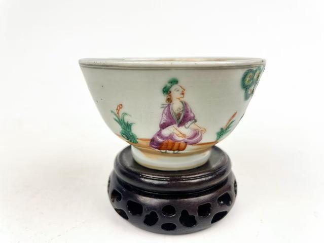 古玩陶瓷清乾隆·粉彩人物杯碟真品鑒賞圖