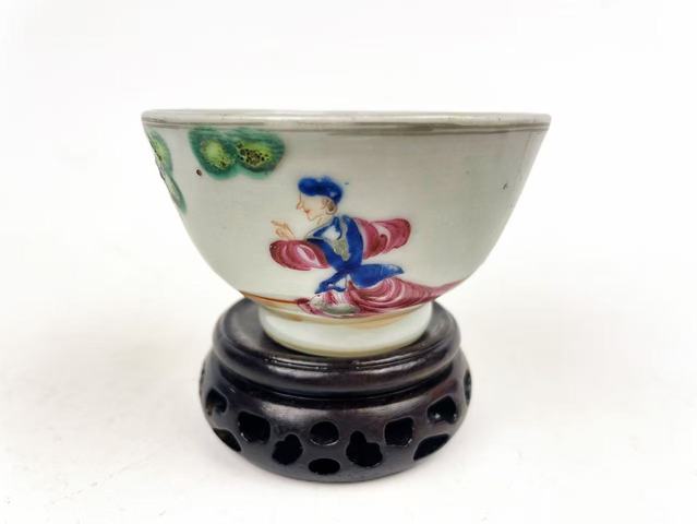 古玩陶瓷清乾隆·粉彩人物杯碟真品鑒賞圖