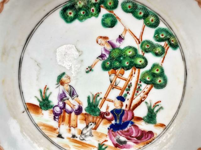 古玩陶瓷清乾隆·粉彩人物杯碟真品鑒賞圖