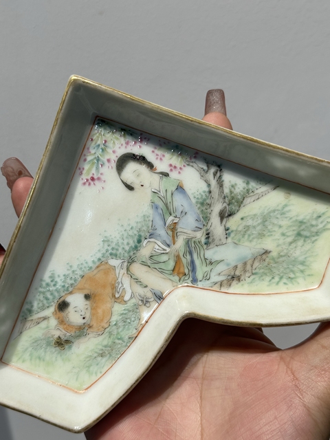 古玩陶瓷淺絳彩仕女人物攢盤真品鑒賞圖