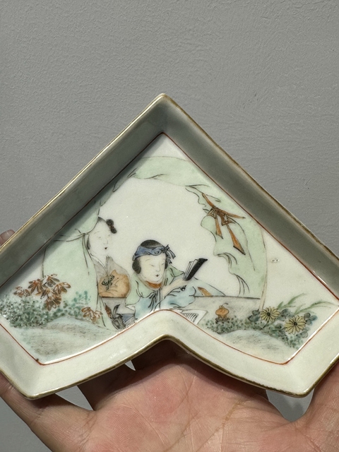 古玩陶瓷淺絳彩仕女人物攢盤真品鑒賞圖