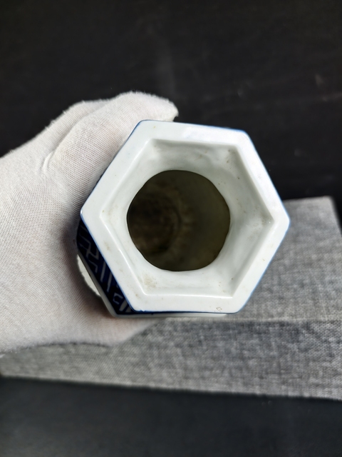 古玩陶瓷青花山水人物六方瓶拍賣，當前價格1680元