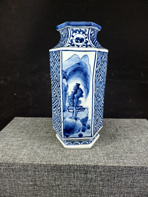 古玩陶瓷青花山水人物六方瓶拍賣，當前價格1680元