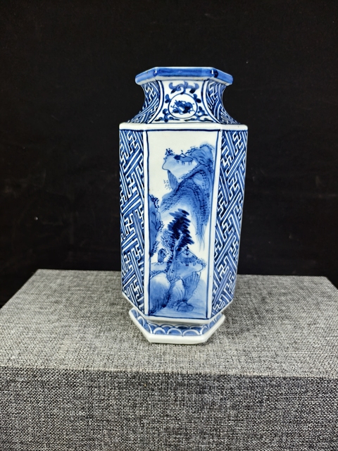 古玩陶瓷青花山水人物六方瓶拍賣，當前價格1680元