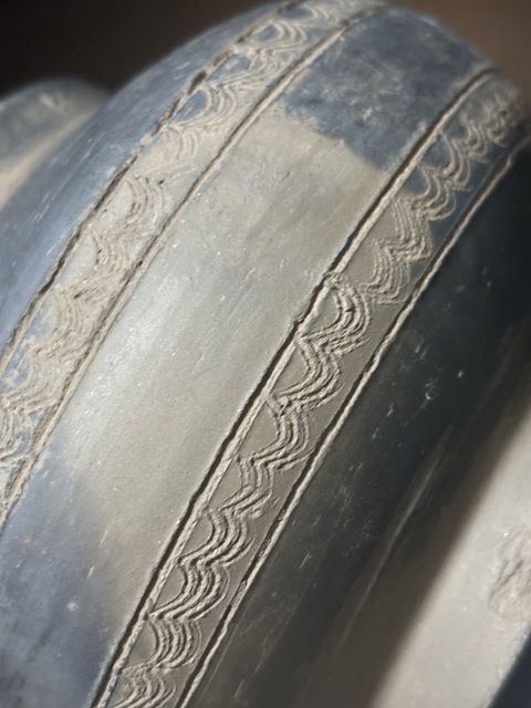 古玩陶瓷漢·灰陶磨光水波紋罐拍賣，當前價格650元