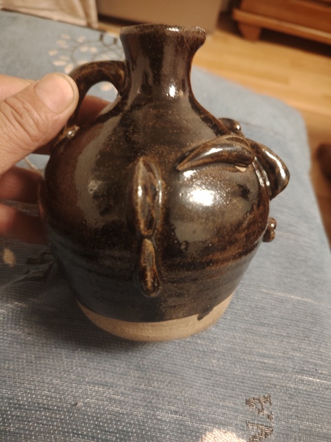 古玩陶瓷褐釉人面壺真品鑒賞圖