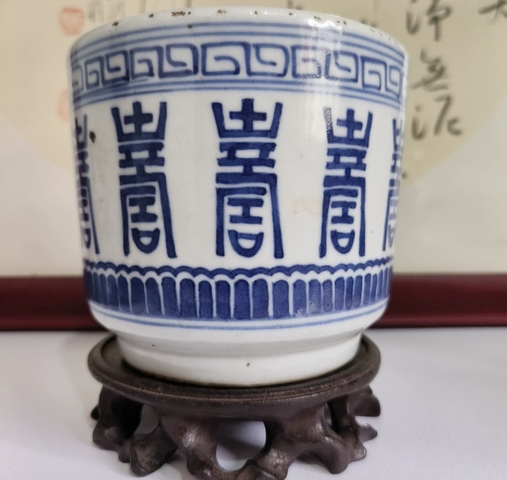 古玩陶瓷壽字紋青花圈足筒式香爐真品鑒賞圖