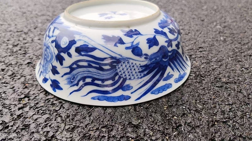 古玩陶瓷鳳穿牡丹紋青花碗真品鑒賞圖