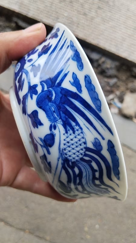 古玩陶瓷鳳穿牡丹紋青花碗真品鑒賞圖