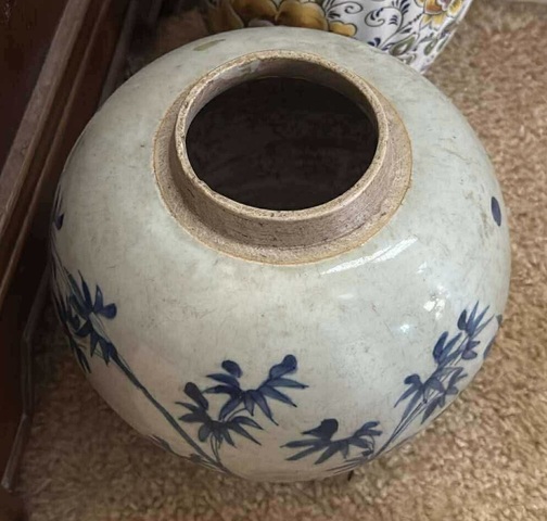 古玩陶瓷花卉紋青花罐真品鑒賞圖
