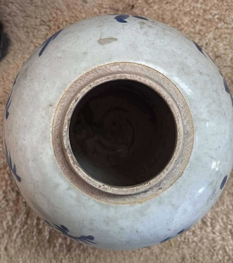 古玩陶瓷花卉紋青花罐真品鑒賞圖