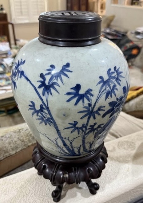 古玩陶瓷花卉紋青花罐真品鑒賞圖