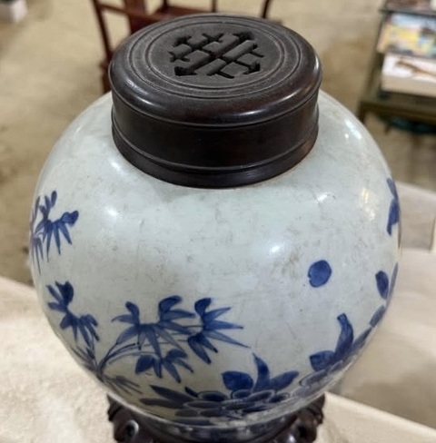 古玩陶瓷花卉紋青花罐真品鑒賞圖