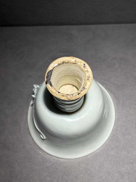 古玩陶瓷青白釉印花花卉貼塑螭龍紋高足杯真品鑒賞圖