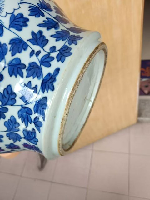 古玩陶瓷花卉紋青花廣口罐真品鑒賞圖