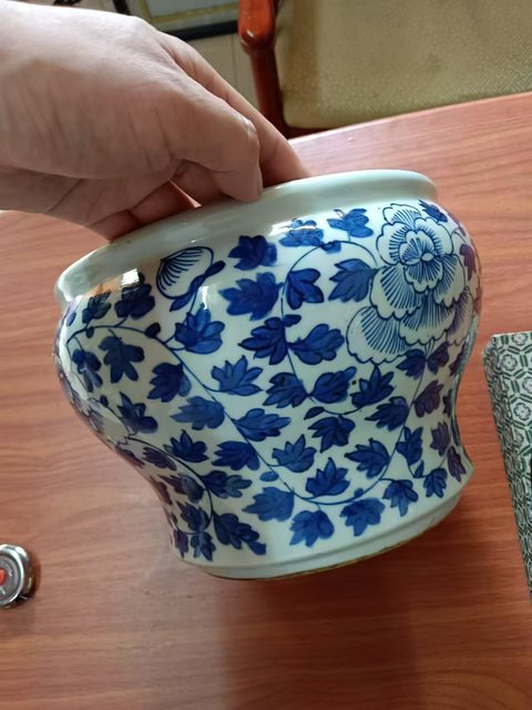 古玩陶瓷花卉紋青花廣口罐真品鑒賞圖