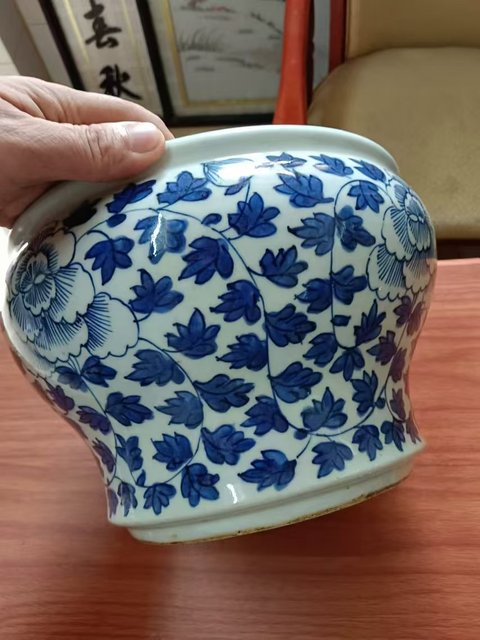 古玩陶瓷花卉紋青花廣口罐真品鑒賞圖