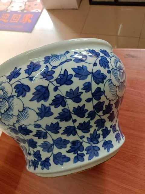 古玩陶瓷花卉紋青花廣口罐真品鑒賞圖