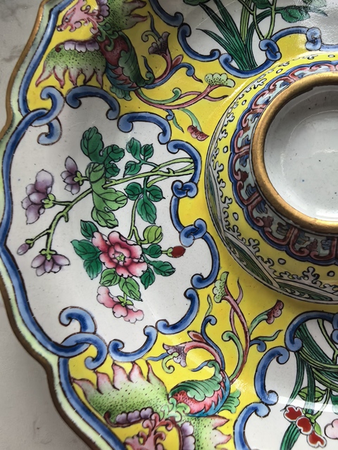 古玩陶瓷銅胎畫琺瑯彩花卉紋盞托真品鑒賞圖