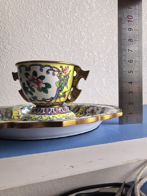 古玩陶瓷銅胎畫琺瑯彩花卉紋盞托真品鑒賞圖