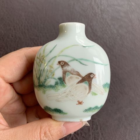 古玩陶瓷清道光 粉彩鴿子鼻煙壺真品鑒賞圖