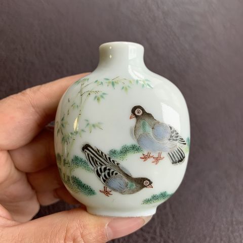 古玩陶瓷清道光 粉彩鴿子鼻煙壺真品鑒賞圖