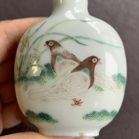 古玩陶瓷清道光 粉彩鴿子鼻煙壺真品鑒賞圖