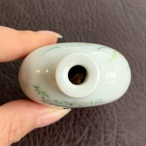 古玩陶瓷清道光 粉彩鴿子鼻煙壺真品鑒賞圖