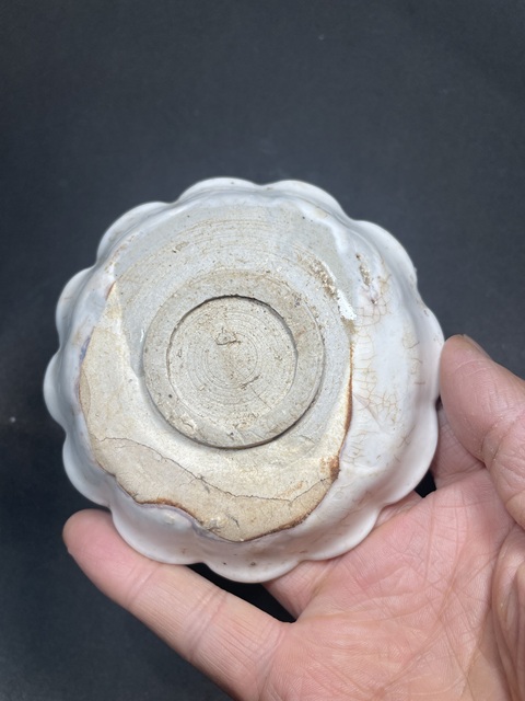 古玩陶瓷白釉花口碟真品鑒賞圖