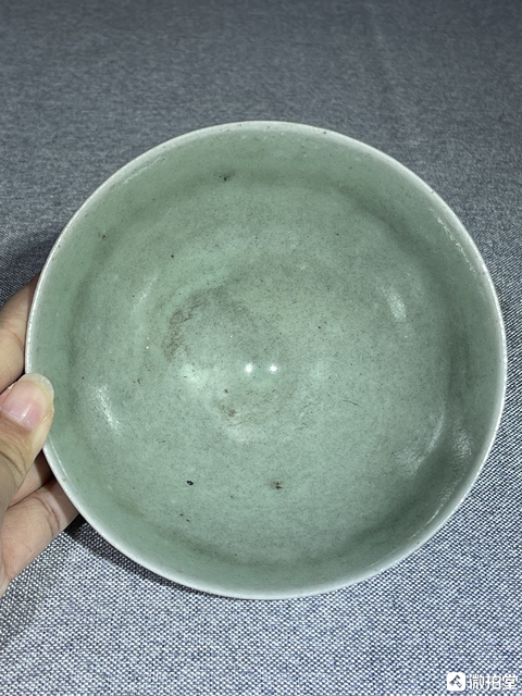 古玩陶瓷龍泉青釉蓮瓣紋碗真品鑒賞圖