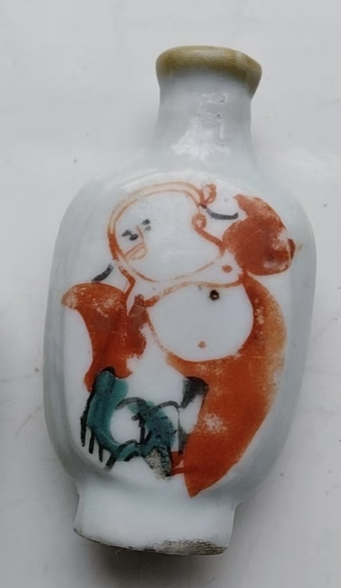 古玩陶瓷紅綠彩人物紋鼻煙壺拍賣，當前價格676元