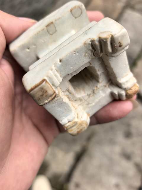 古玩陶瓷白釉底座真品鑒賞圖