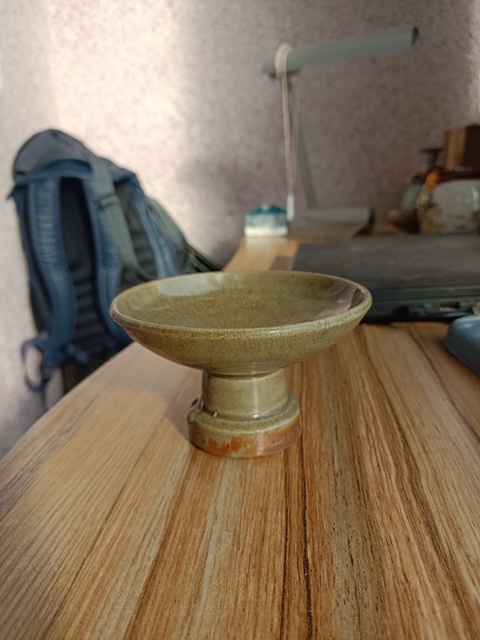 古玩陶瓷【每周放漏一件】龍泉青瓷高足供盤拍賣，當前價格666元